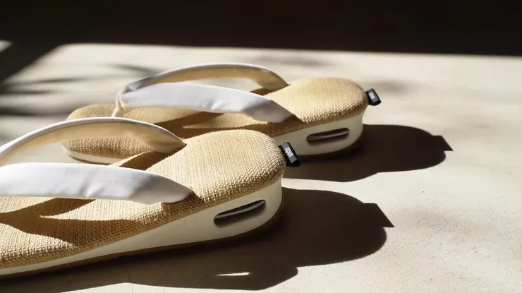 融合日本傳統工藝與現代技術，將雪駄與球鞋結合而成的全新鞋履——「unda-雲駄-」