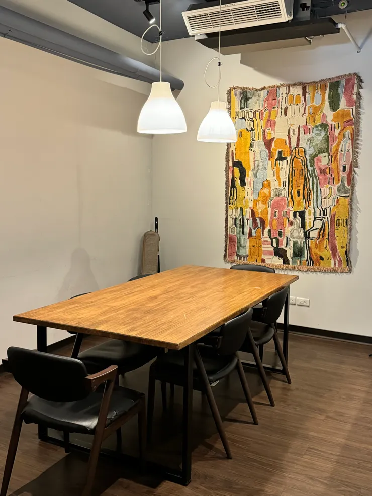 大桌的半隱私空間