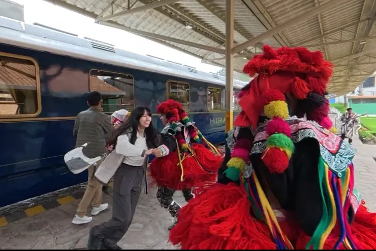 在繞圈圈的時候，我的包包也跟著一起繞圈圈