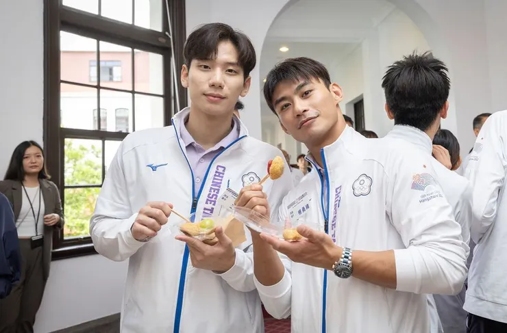 台灣蝶王王冠閎合體柔道男神楊勇緯。圖:翻攝自王冠閎IG