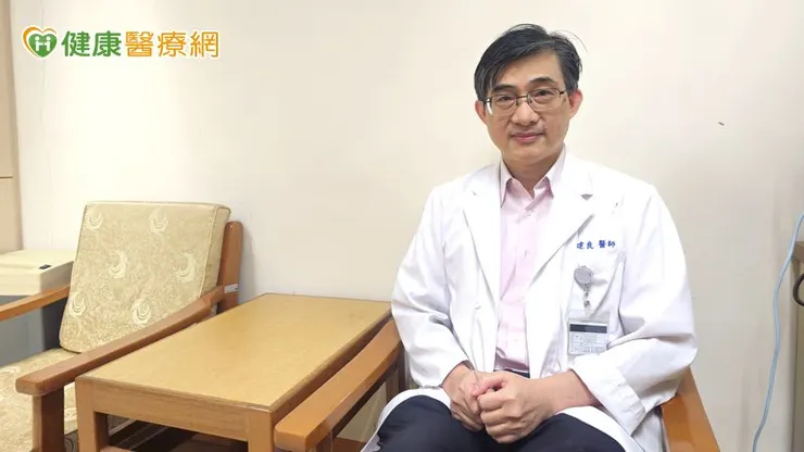 陳建良主任提醒，次發性副甲狀腺機能亢進需要長期抗戰，及早介入、積極治療，遠離骨折及心血管風險。