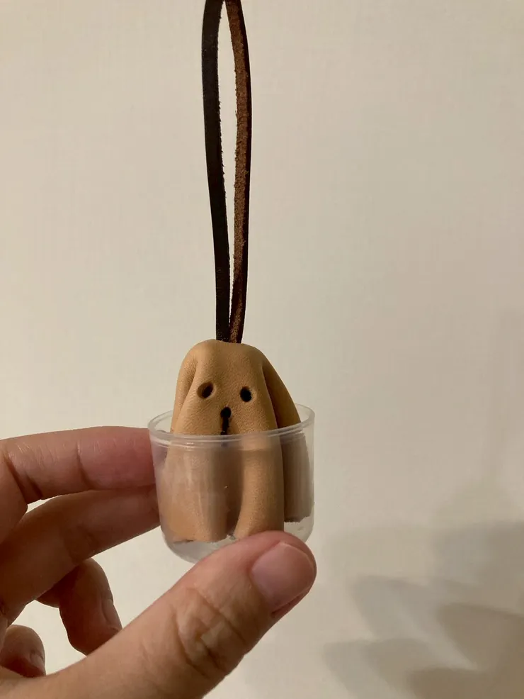 大小剛好塞得進去小孩的餵藥杯子裡（笑）！