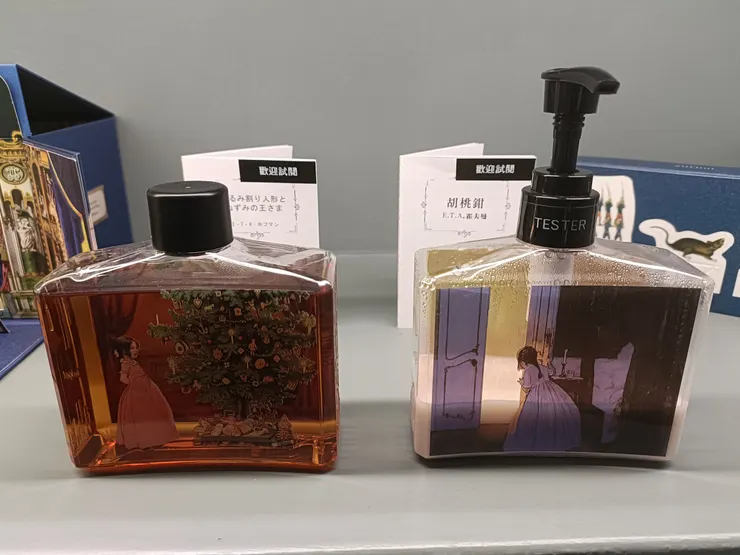 瓶身設計也融入在劇場裡