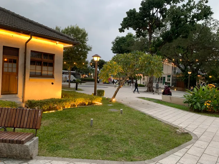 傍晚漂亮的日式建築