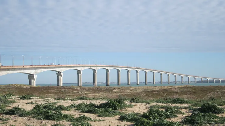 長達3公里的拱形大橋