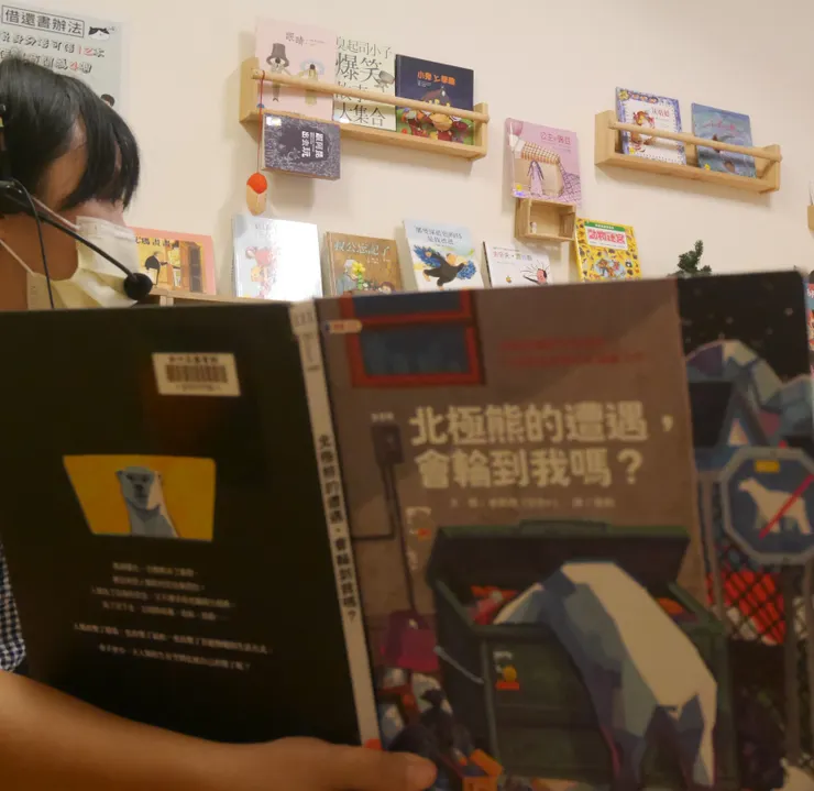 只須說一個好聽的故事，毋須用力說教，那情那思就在那過程中了