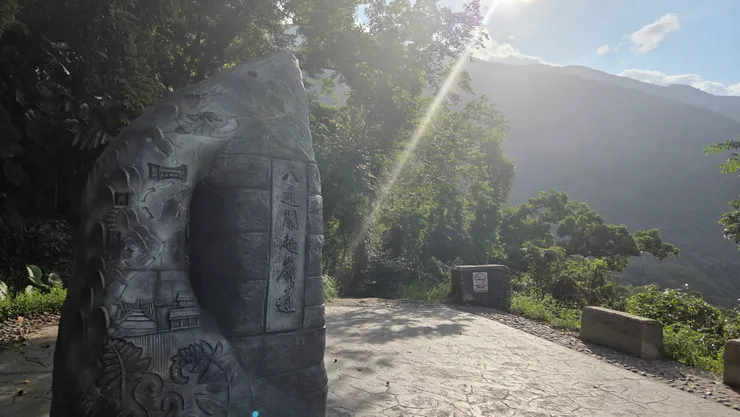 16:20回到瓦拉米步道登山口，台30線起點，停車場只剩一輛我的機車