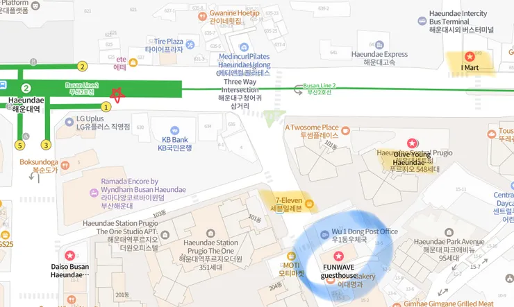 藍色圈起的就是青旅 附近有oliveyoung/ seven/ daiso/ 超級市場（i-mart）