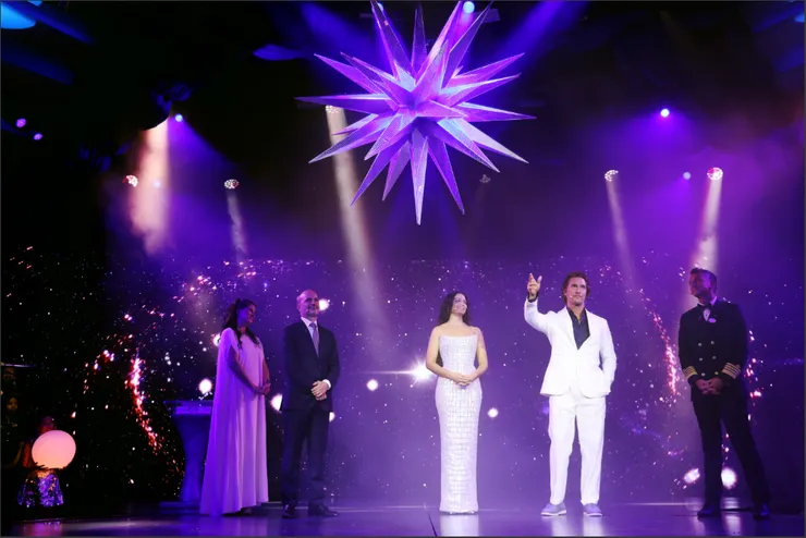 好萊塢巨星馬修·麥康納 （Matthew McConaughey）與卡蜜拉·艾爾維斯（Camila Alves McConaughey）夫婦為星辰公主號（Star Princess）舉行命名典禮。