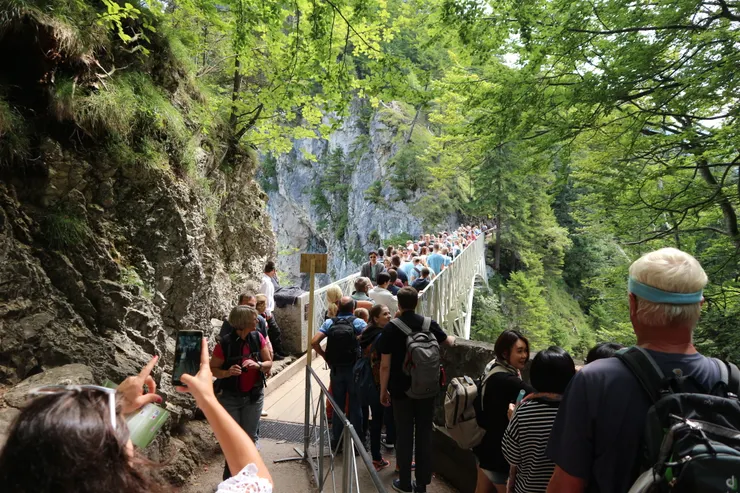 人滿為患的瑪麗安橋,不過上去景色真的很棒