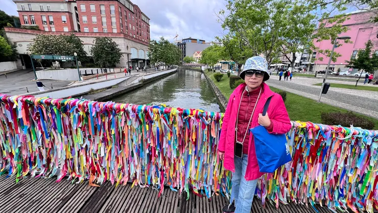 不知從何時開始炒作了緞帶商機, 附近的商家都在販售緞帶。