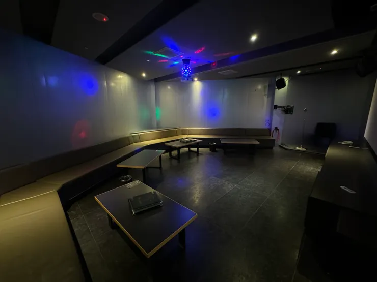 小包廂已經很寬敞