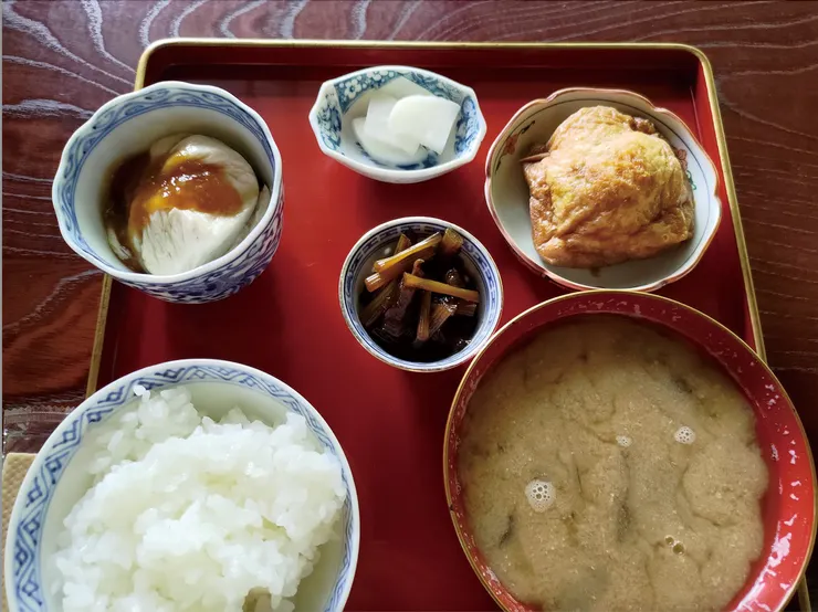 ▲輕食無負擔的福智院素茶餐。我家賣的不是茶而是生活、有機、悠閒。