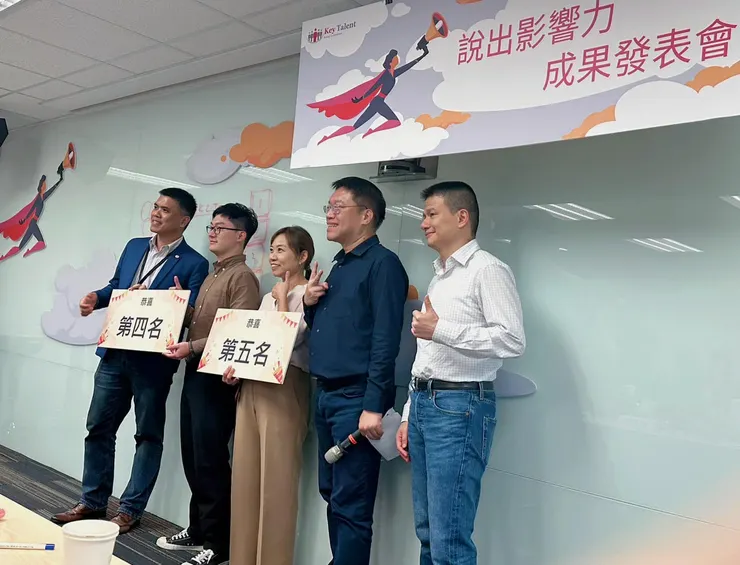 第四名是有天賦的愛情故事  第五名是聽了N百遍微笑憂鬱症的故事，今天竟然飆淚～V認真到數不清改了幾次稿，還馬上調整三套服裝，妳好棒！