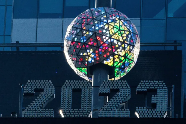 2022年準備進行跨年活動的時代廣場水晶球