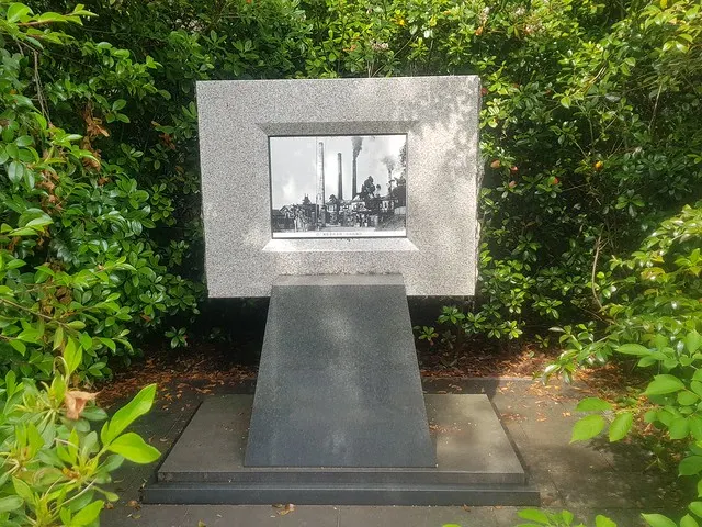 「日鐵二瀬鑛業所本部中央坑跡」紀念碑