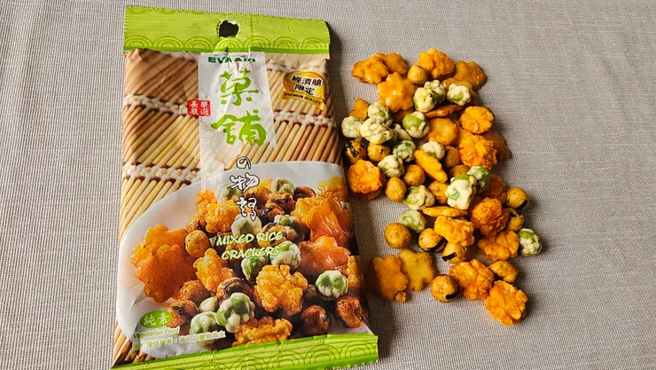 這是長榮航空經濟艙米菓的內容物!