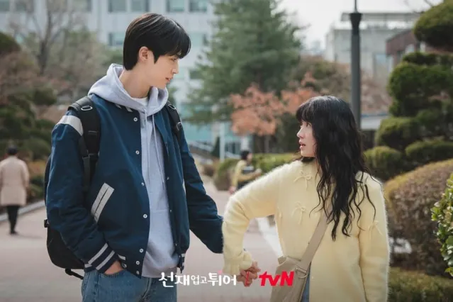 《背著善宰跑》女主角任率多次穿梭時光就為了拯救善宰