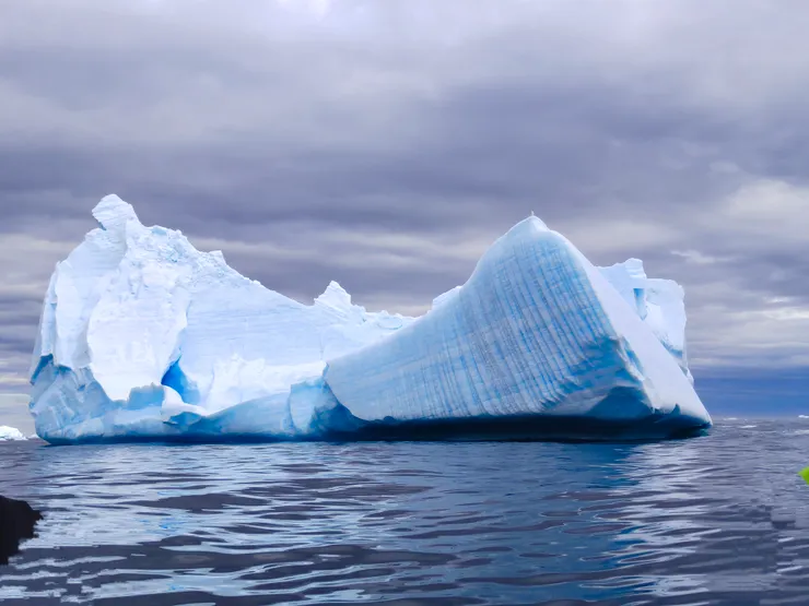 壯麗的大型冰山。南極圈。