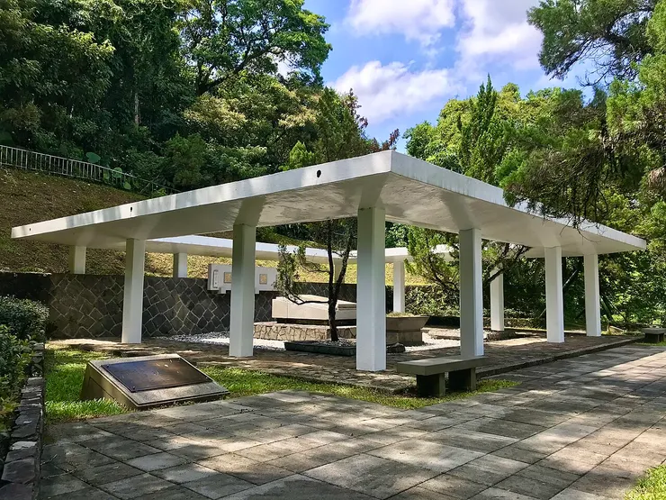 迴廊提供來瞻仰的人有個緬懷、追思的地方