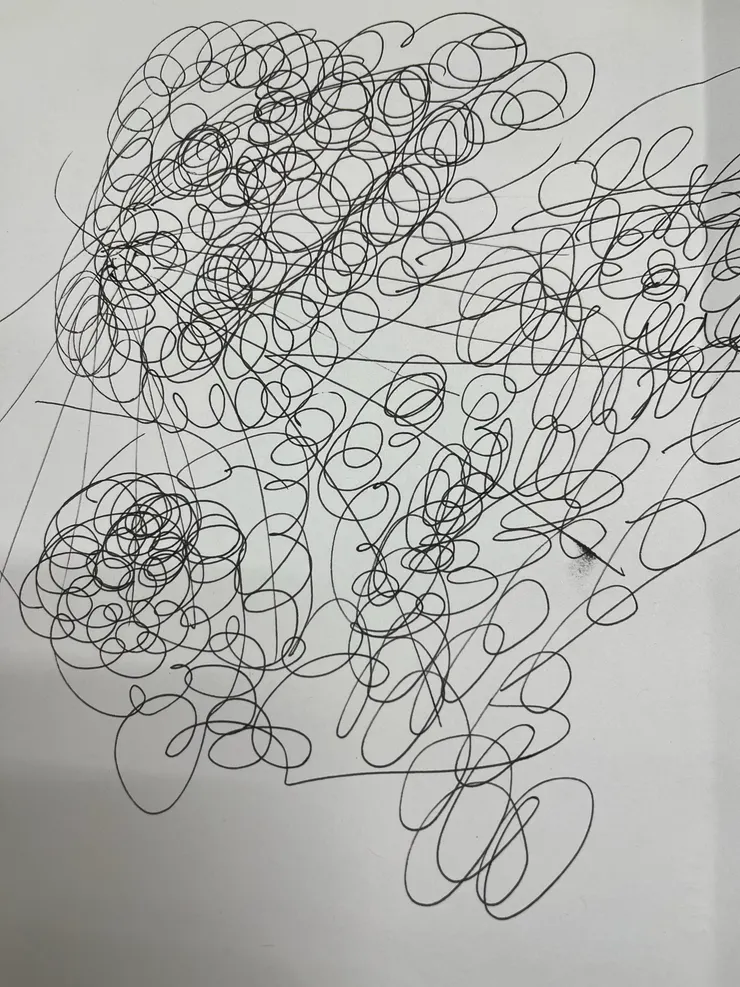 有人覺得黑色圈圈不好，甚至代表不成熟或負面。 但對我來說，它只是我當下情緒的模樣，沒有好壞之分。 我隨手用眼前的工具畫下，胸口就真的鬆開了。 原來，允許情緒流露，就是最自在的樣子。