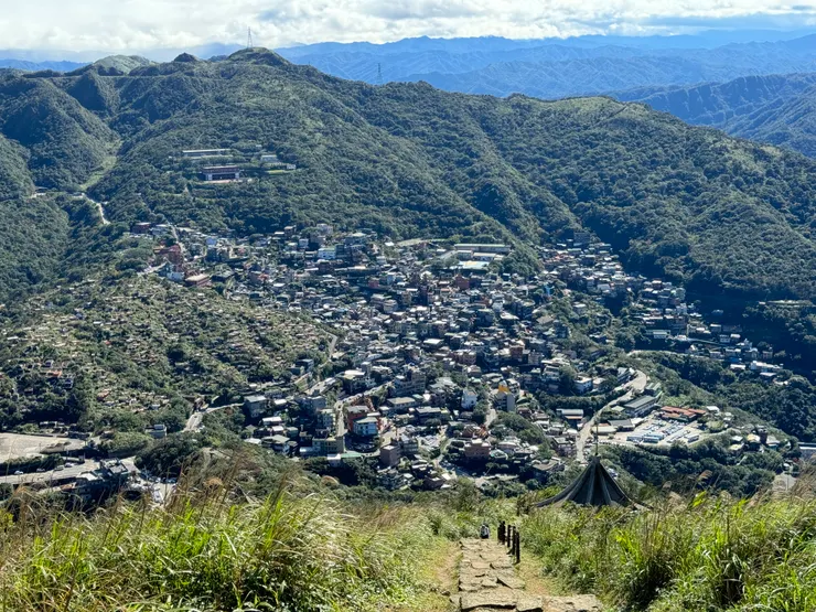 基隆山望向九份山城