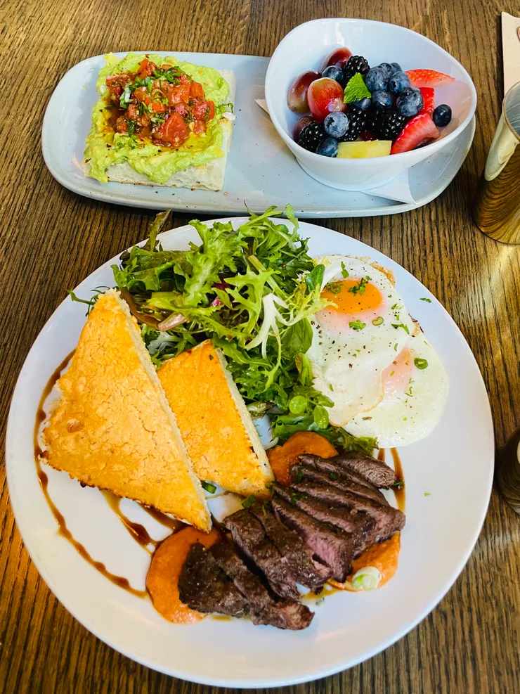 牛排早餐拼盤 Le Complet：★★★★☆（4.5/5） (圖下餐點)