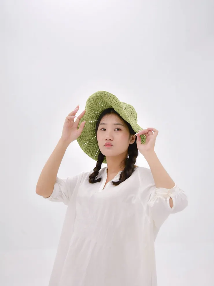 選擇「灰、黑、白」為基底，再搭配任一顏色都是好選擇