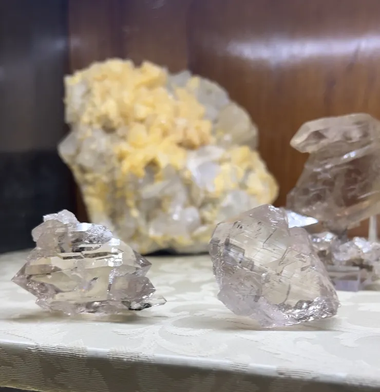 高透亮的微煙色扭旋水晶，超美品質極佳，也是礦商自己挖的！