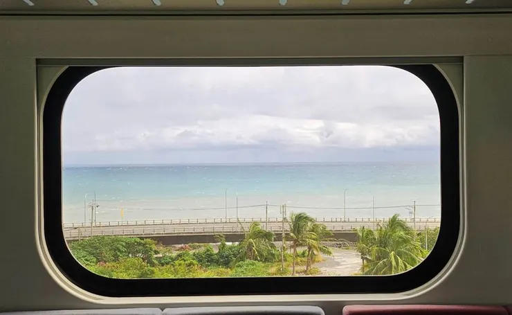 最能解憂是車窗外,那片大大的海。