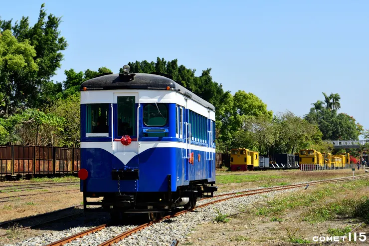 勝利號內燃機客車於假日行駛中興至火燒店往返,平日僅接受團體預約