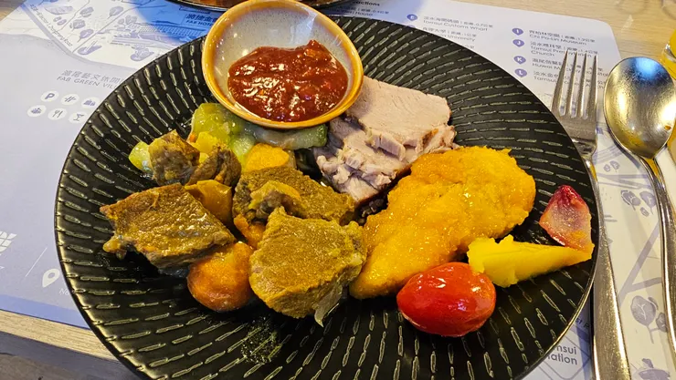 牛肉也是不手軟給得很大塊!