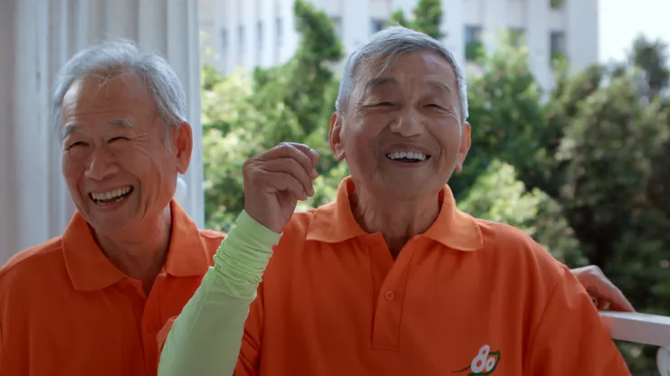 影片受訪者不老騎士文治平伯伯(左一)、不老騎士周邦伯伯(右一)