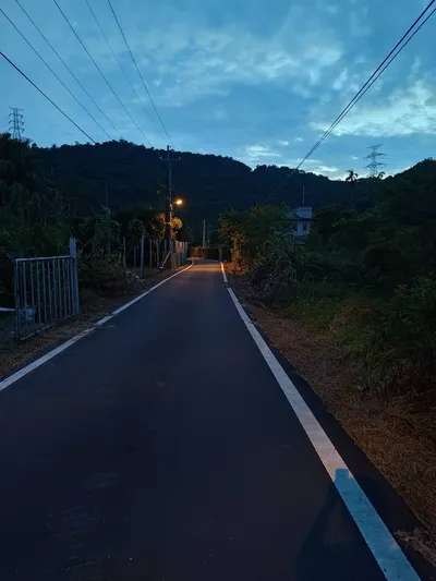 我回家的路上有盞燈