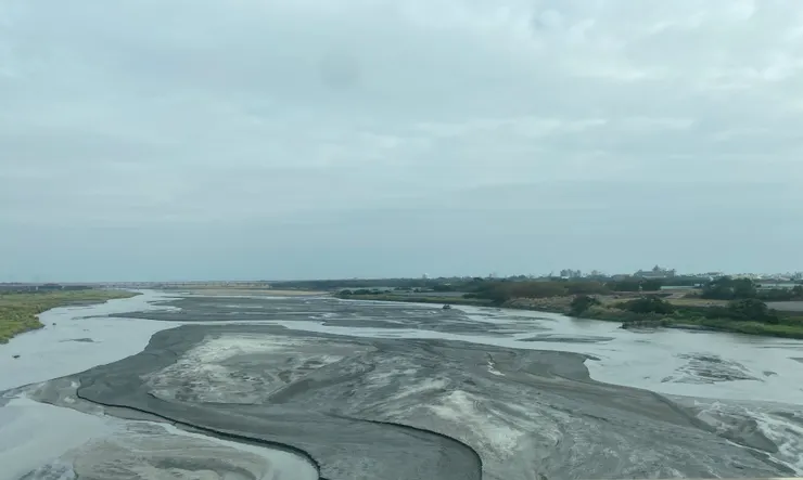 在高鐵上越過濁水溪的感動