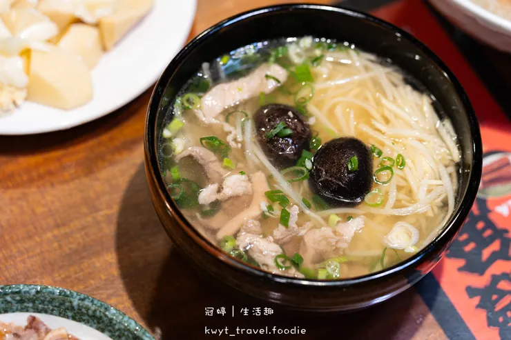 [新營火車站附近美食]華味香鴨肉羹，飄香80年的傳奇滋味！在地人從小吃到大的鴨肉飯，台南新營必吃老店推薦，最新菜單