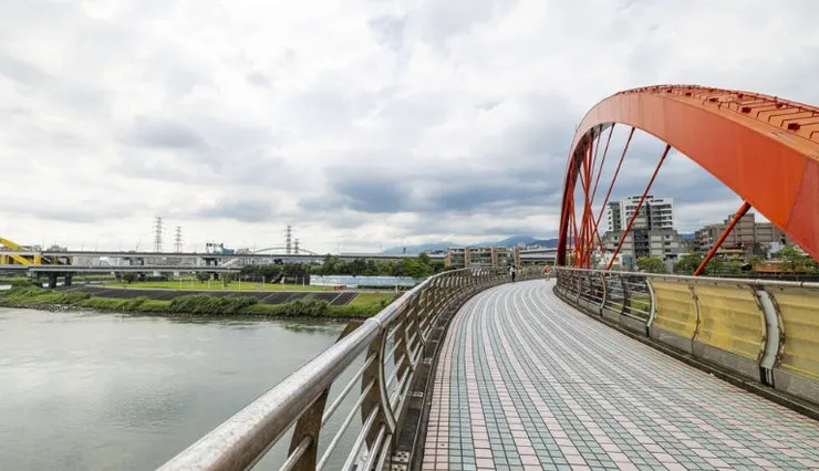 彩虹橋路面平整(圖自臺北市政府觀光傳播局網站)