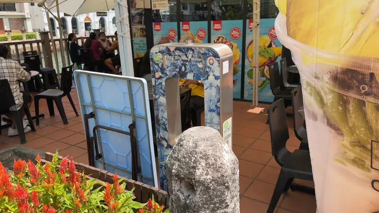 竟然在街區看到飲水機，好感人！