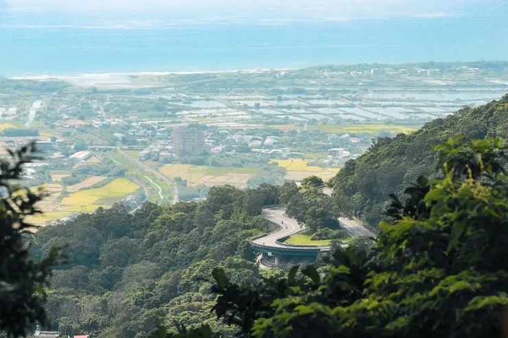 北宜公路的九彎十八拐，或許只是一條平常的路，甚至國道五號開通後就鮮少有人願意走這條要花費多一倍以上時間的山路，但是這個視角，卻最能說明這條彎路的地勢，是我對這條路的詮釋。