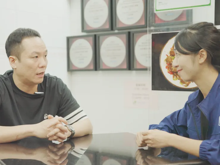 六記李先生(左)、澳門青年高詠詩(右)