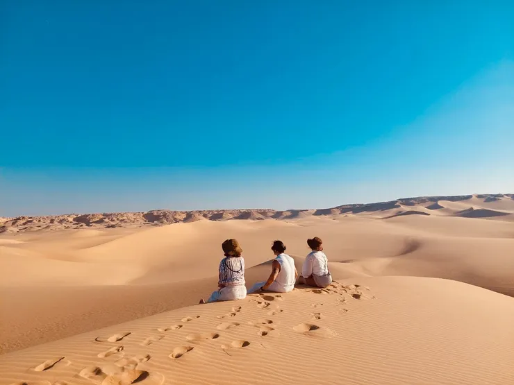 延綿不絕的沙丘，像海浪一樣隨時變化無形