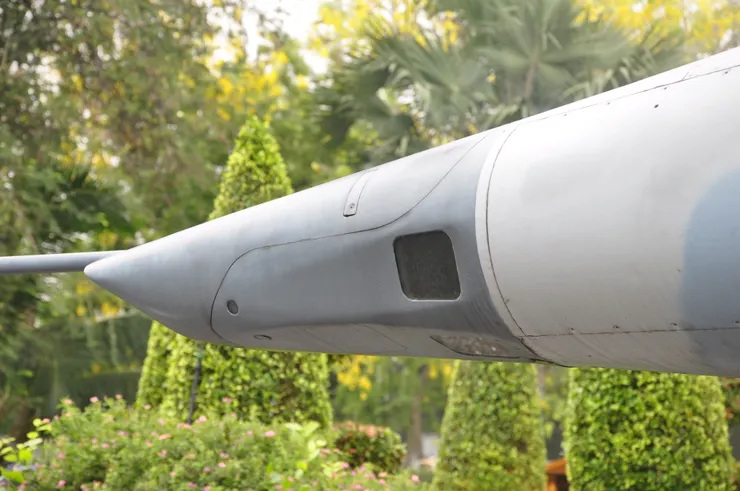 RF-5A的機首偵照段，除了機鼻前面有照相窗，側面與下方也都有。