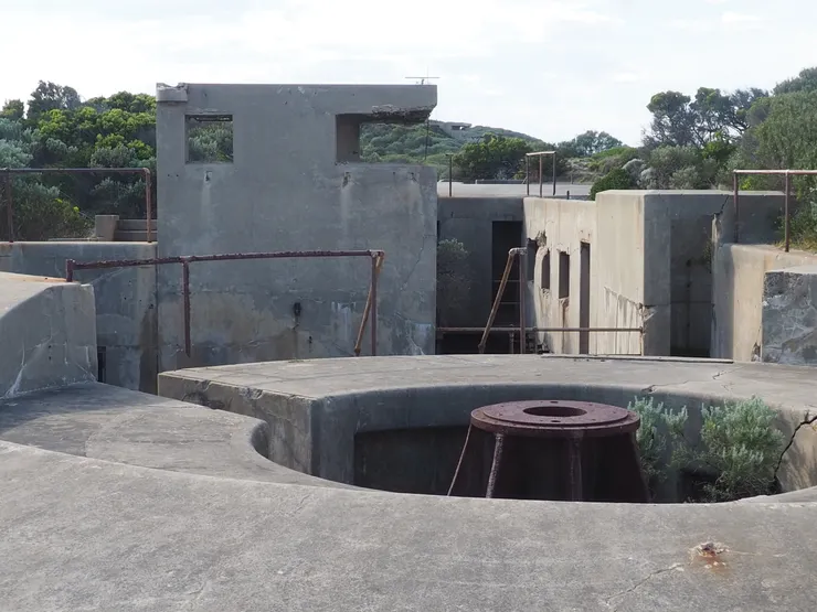 放置火砲之處。方便炮口360度旋轉。