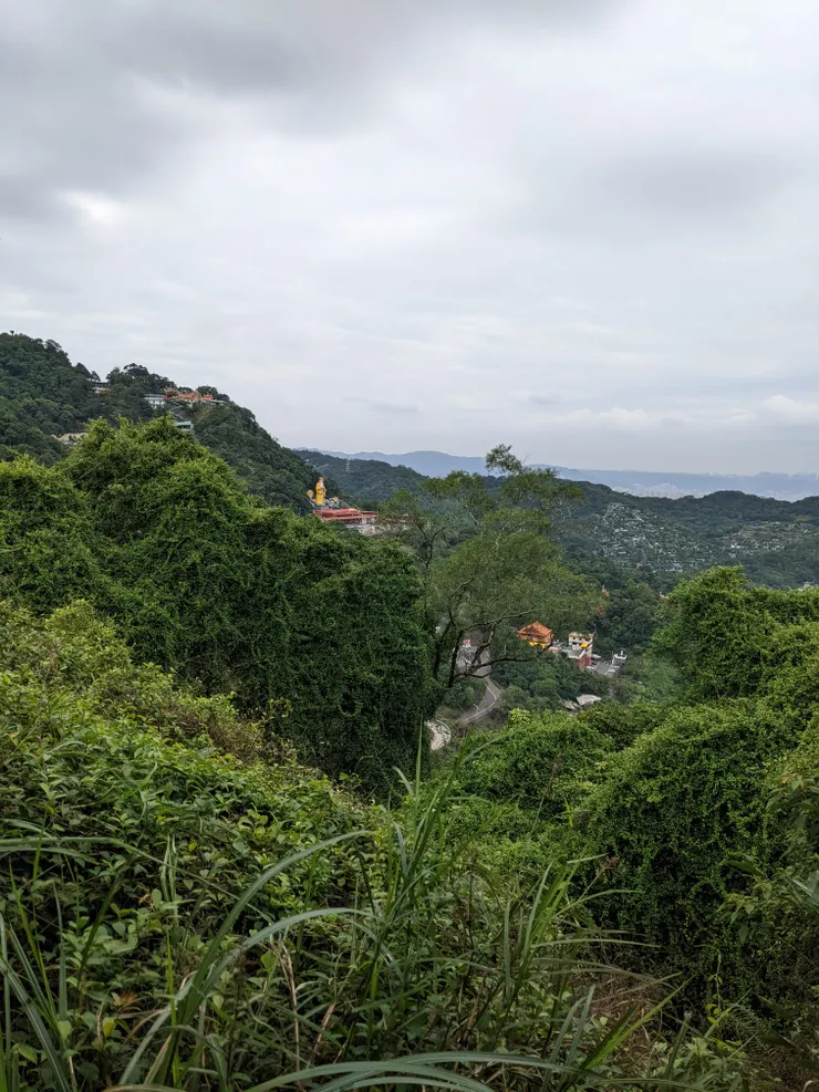 對，就是那裡，我等一下就會走過去