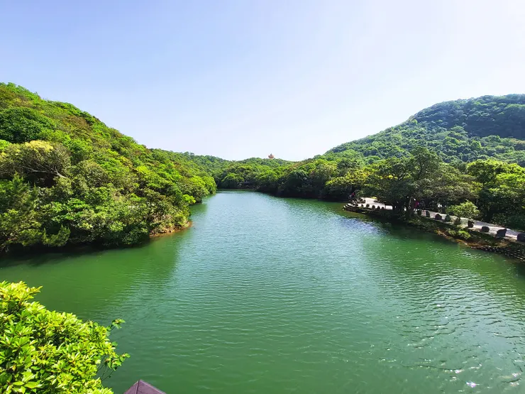 ▲9:30來到情人湖(位於基隆市西郊外寮里的大武崙山山腰上，由六條小溪匯集流入而成，為基隆僅有的高地湖泊)