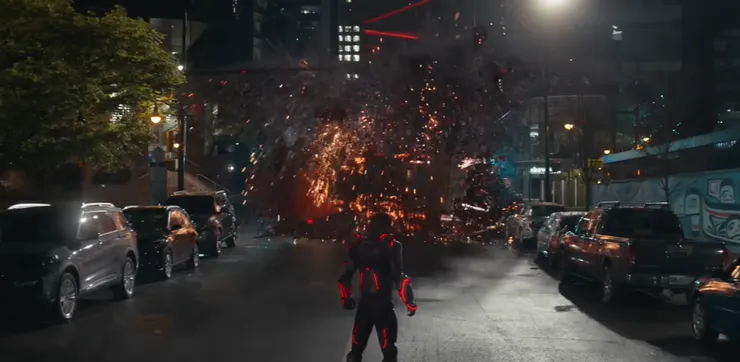 出面守護,戰車瞬間崩壞,卻是顯得不太合理。