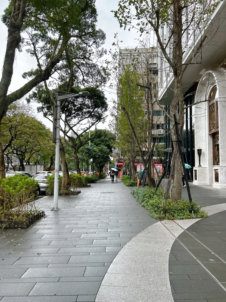 前往咖啡廳的途中一景。