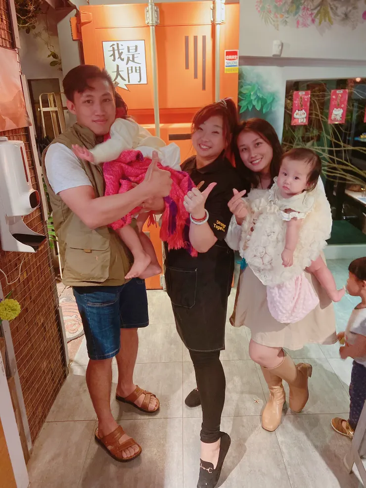 主廚與客人 留下經典合照 歡迎您們下次一定要來玩～