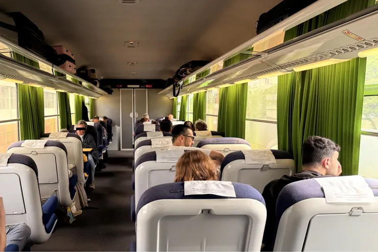 一等車廂長這樣，乾淨舒適！