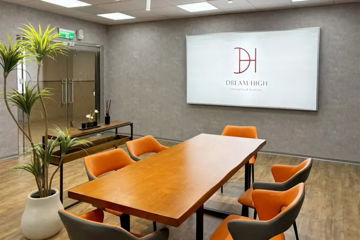 課程安排也十分彈性，無論學生是全職投入還是兼職進修，都能找到適合自己的學習模式。圖/DH美業國際教育機構提供